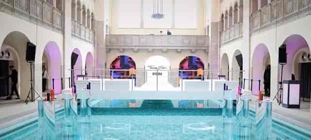 Elegant pool area in Stadtbad Oderberger, ideal for fashion shows and corporate events.