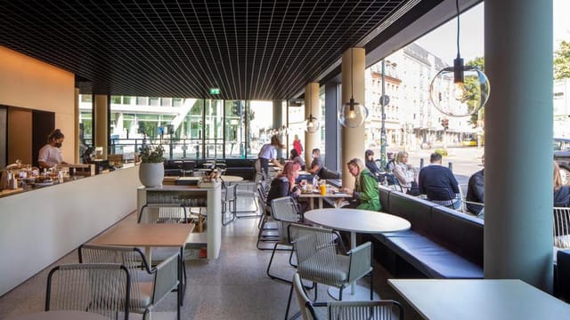 Modern café bar at Casa Camper Berlin, ideal for networking and meetings.