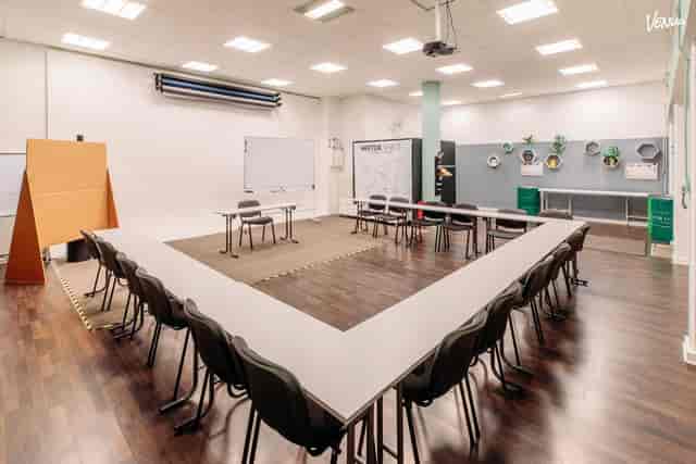 Alt tag: Versatile Hektor Space at Forum Factory Berlin with U-shaped seating for events