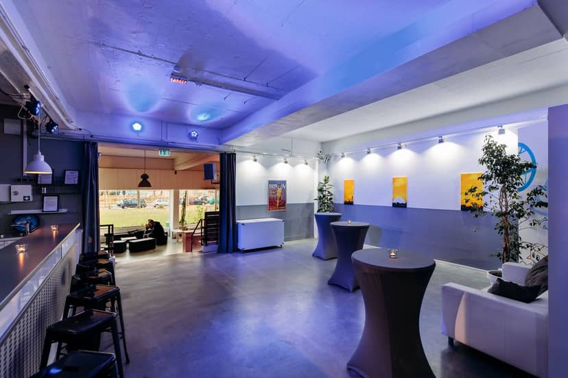 Modern event space in Forum Factory Berlin, featuring minimalist design and inviting atmosphere.