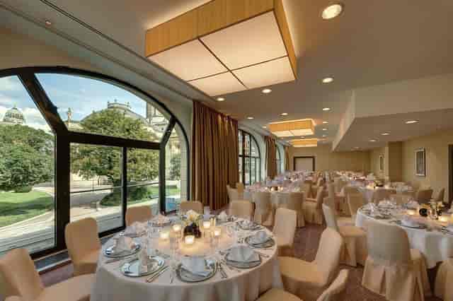 Elegant ballroom in Hilton Berlin, perfect for corporate events and social gatherings.