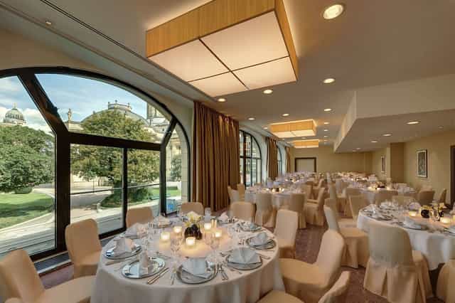Elegant ballroom in Hilton Berlin, perfect for corporate events and social gatherings.