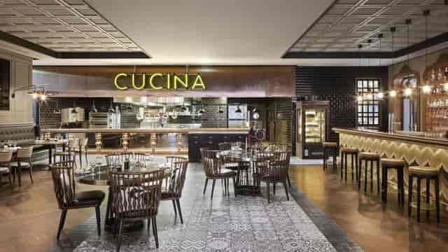 Stylish Restaurant Alesta, modern decor, ideal for corporate events and social gatherings.
