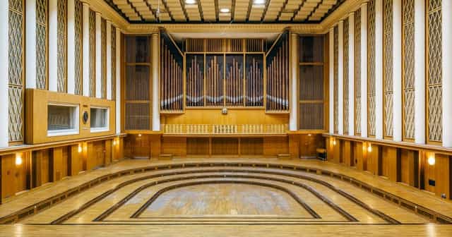 Spacious MILCHBAR venue in Funkhaus Berlin with elegant wood paneling for events.