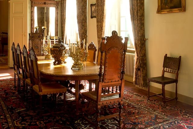 Elegant Festsaal at Schloss Britz, featuring a round table for intimate events.