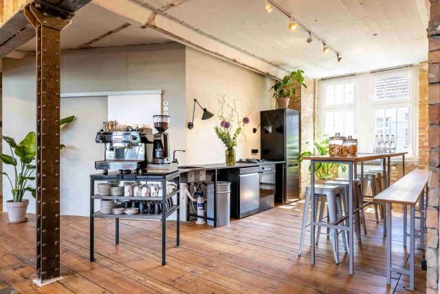 Modern break area with sleek coffee station for meetings and events in LAB 4.