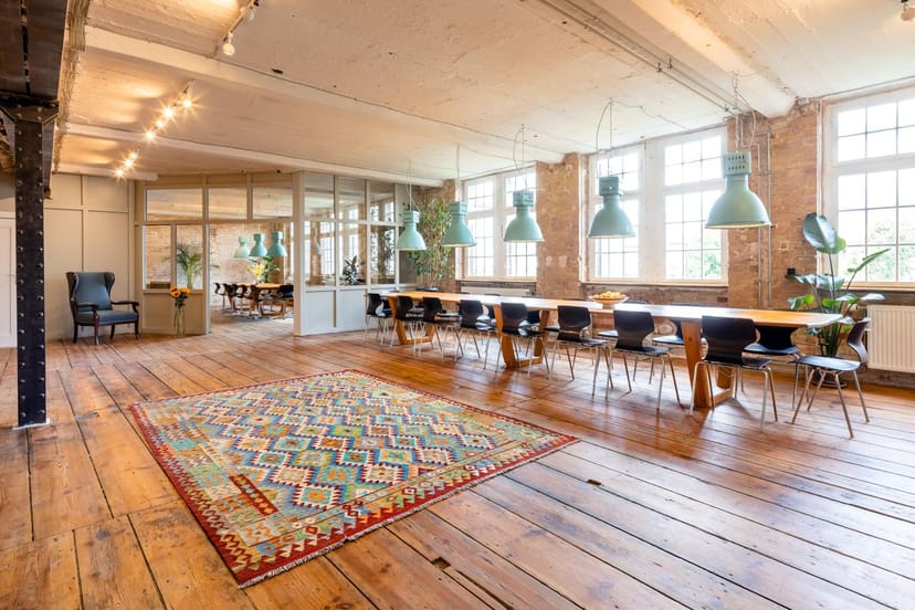 Versatile LAB 4 event space with spacious seating and natural light for meetings or workshops.