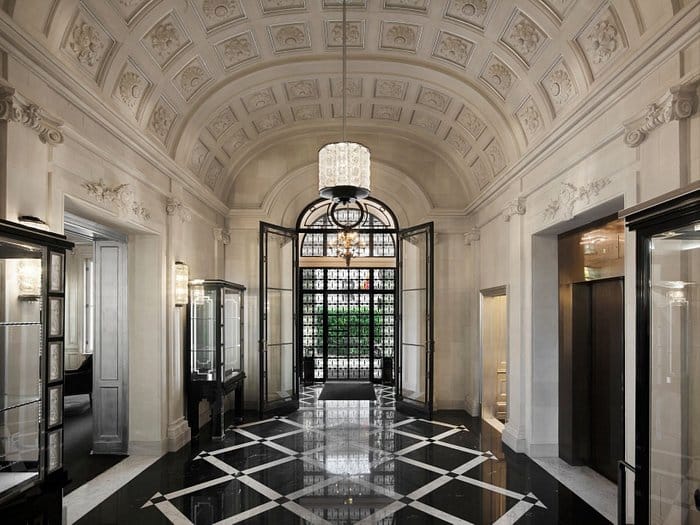 Elegant entrance hall at Schlosshotel Berlin, perfect for upscale events and receptions.