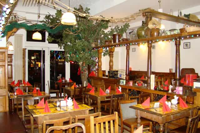 Cozy dining space at Der Alte Fritz, ideal for brunches and casual events.