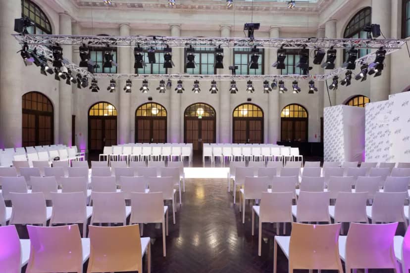 Elegant event space in Historische Kassenhalle with white chairs for corporate meetings.