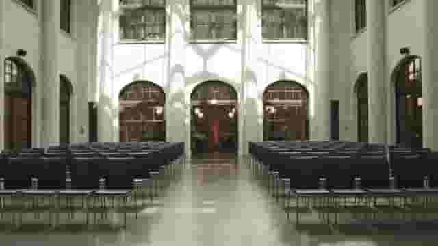 Glass-topped hall