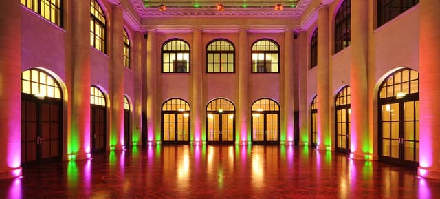 Glass-topped hall