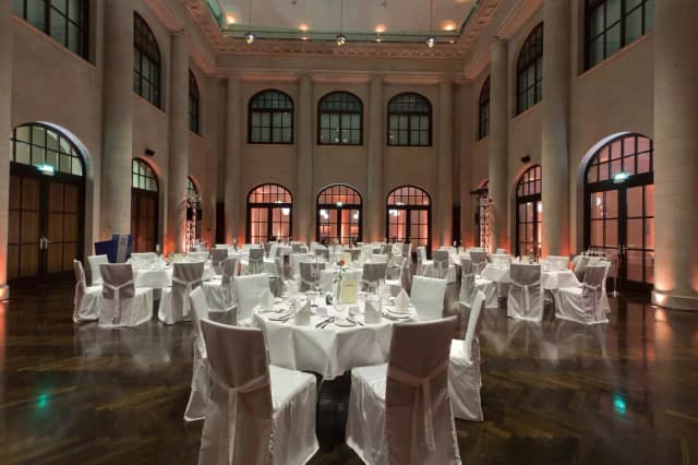 Glass-topped hall