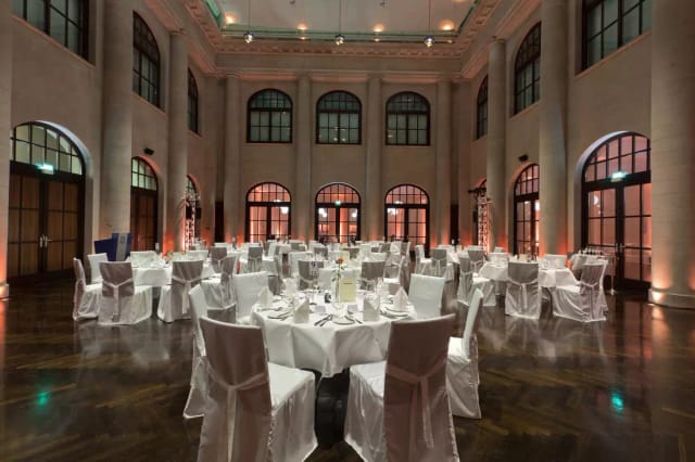 Elegant banquet hall with round tables, ideal for corporate events and receptions.