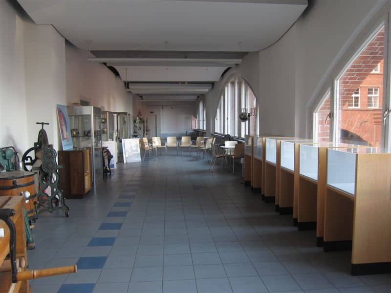 Spacious conference room in Turbinenhalle Berlin with natural light, ideal for events and meetings.