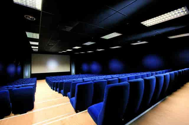 Saal 2 und Saal 10 conference room with tiered seating, ideal for events and presentations.