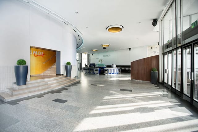 Spacious KOSMOS foyer, modern design for corporate meetings and social events.
