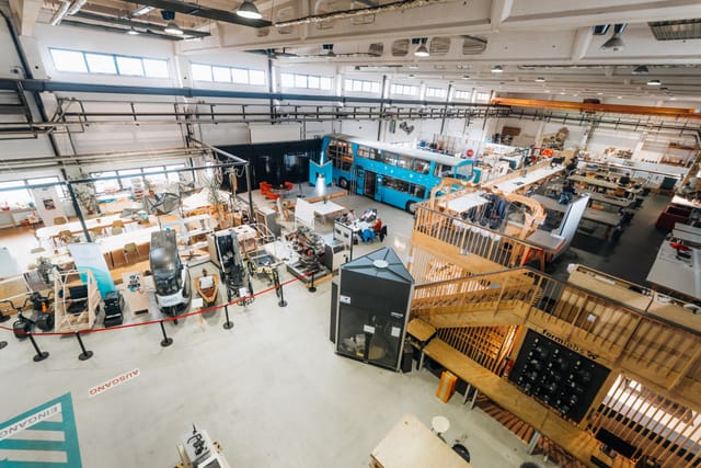 Dynamic event space in MotionLab Berlin, ideal for workshops and team-building activities.
