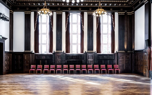 Spacious Grüner Salon in Meistersaal, elegant meeting room for events and presentations.