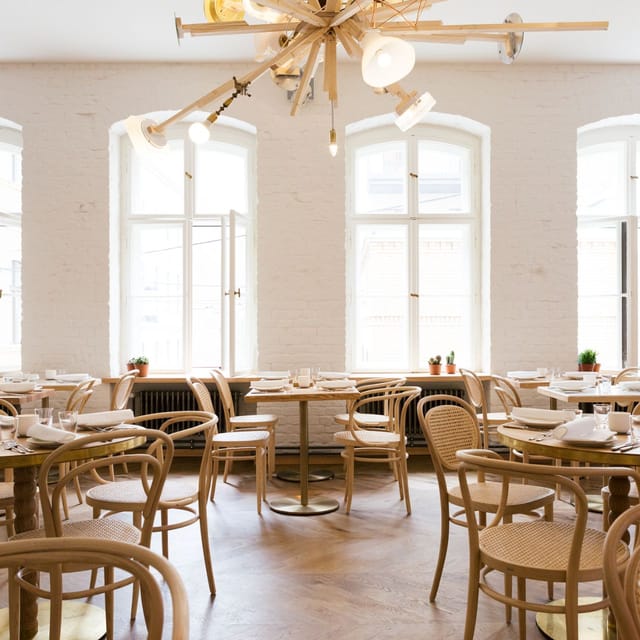 Stylish lounge in OH, PANAMA, perfect for events with modern decor and natural light.