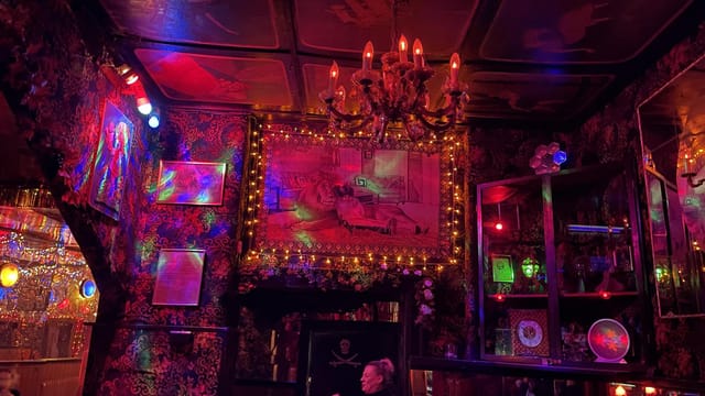 Colorful Kumpelnest 3000 bar with unique decor, perfect for cocktail parties and themed events.