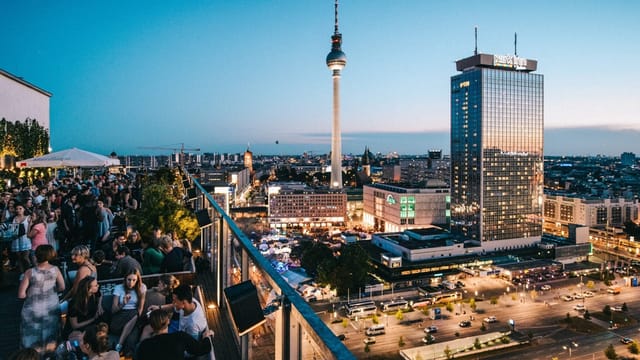 Vibrant rooftop event space with skyline views, perfect for networking and social gatherings.