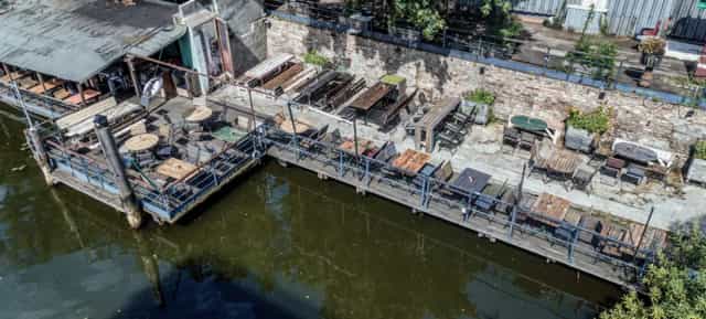 Boathouse Freischwimmer Berlin: rustic waterfront venue for casual events and gatherings.