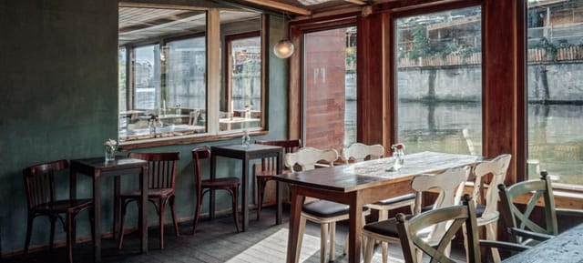 Freischwimmer Berlin Fireplace Room: rustic venue for intimate meetings and events.