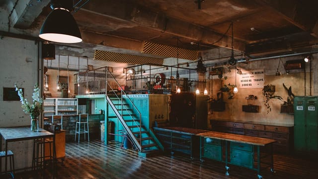 Stylish industrial meeting space at Werkloft, perfect for networking and brainstorming events.