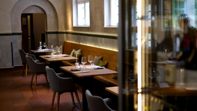 Elegant dining space at Rutz Zollhaus, ideal for intimate meetings and private events.