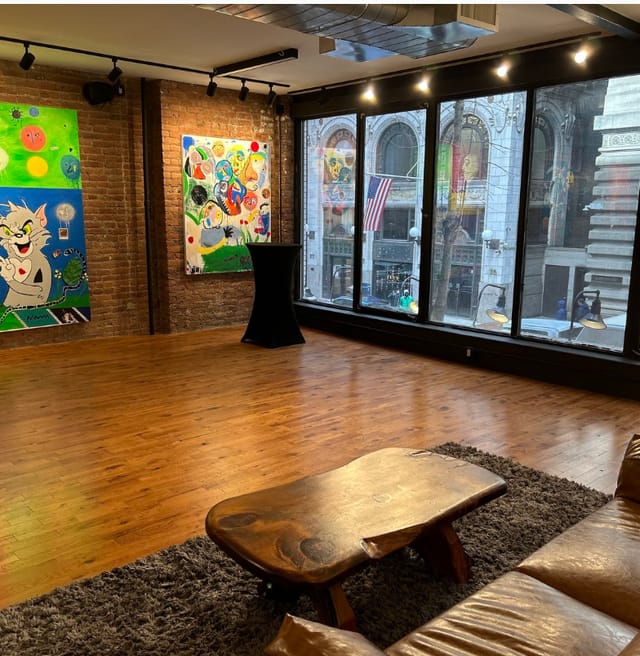 Versatile Loft 39 event space with natural light, perfect for creative gatherings.
