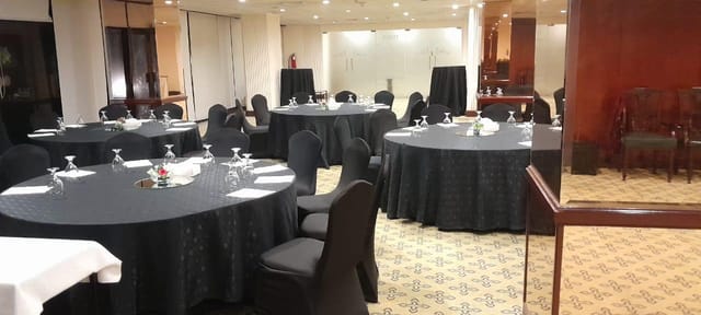 Indus Hall in Avari Hotel Lahore, elegant round tables set for corporate events.