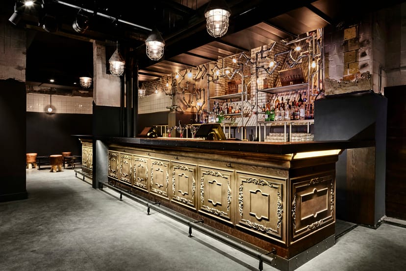 Stylish vintage bar in Oosterbar, perfect for networking events and cocktail receptions.