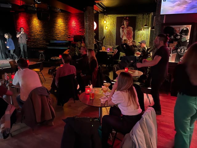 Live music bar in Lej Drop Inn, vibrant space for events and networking.