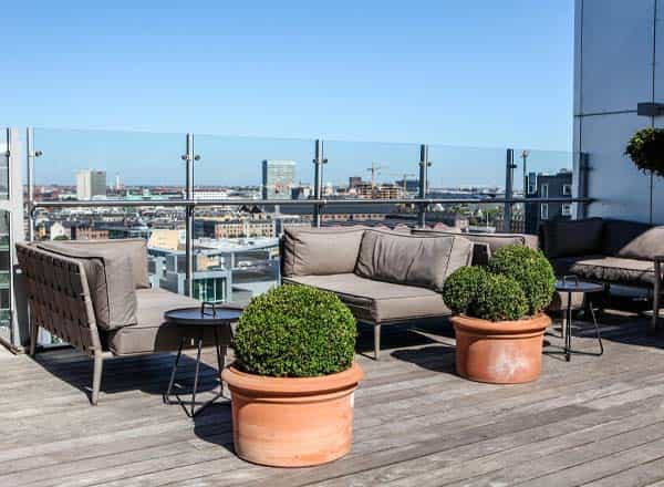 Tivoli Salonen rooftop terrace with modern seating, ideal for cocktail receptions and events.