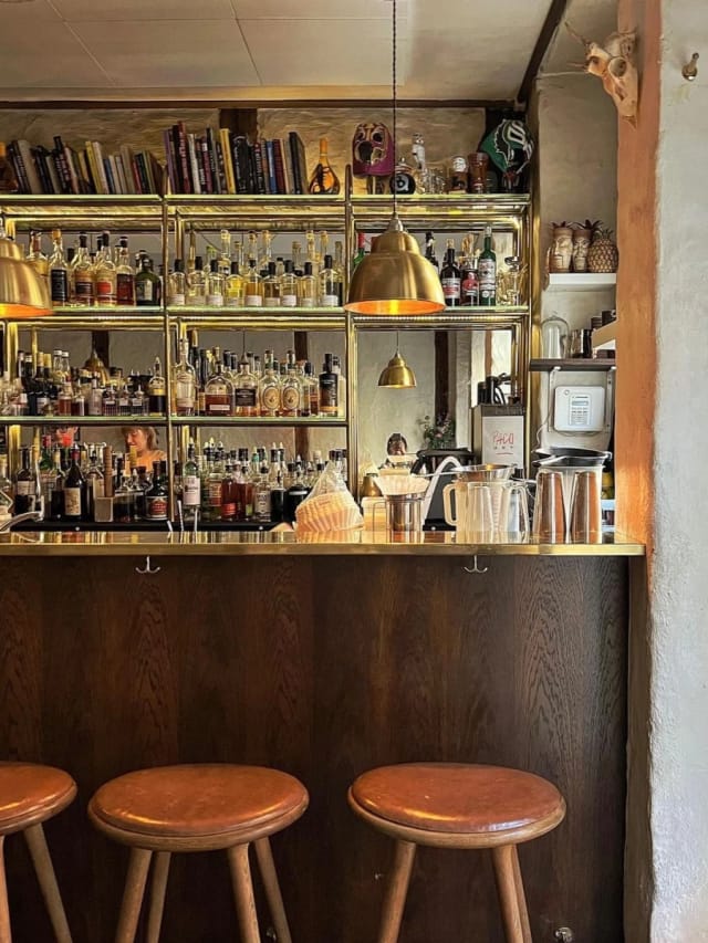 Modern bar with spirits selection, ideal for networking events and cocktail receptions.