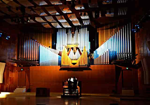 Percussion Hall with a stunning pipe organ, ideal for music events and gatherings.