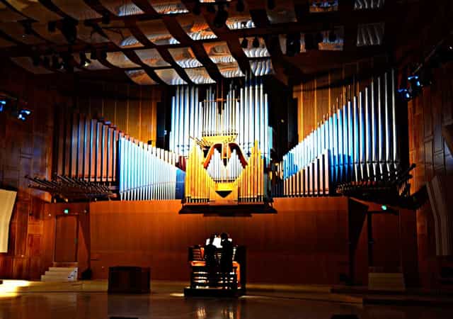 Percussion Hall with a stunning pipe organ, ideal for music events and gatherings.