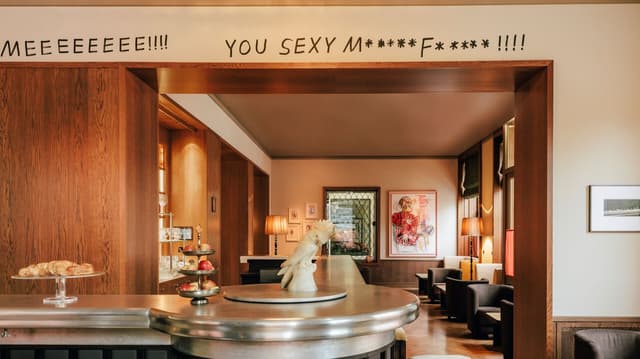 Hotel Bar