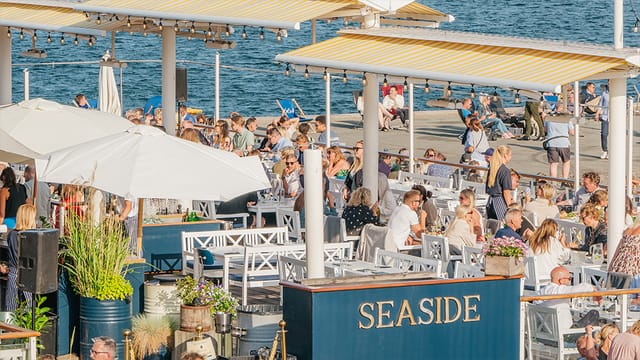 Seaside Toldboden restaurant with stylish outdoor seating ideal for summer events.