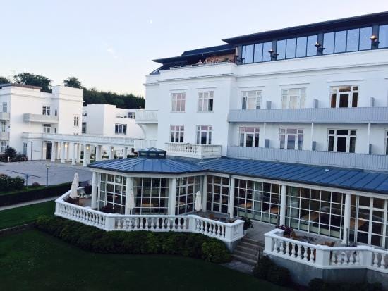 Elegant glass-enclosed venue at Kurhotel Skodsborg for meetings and events.