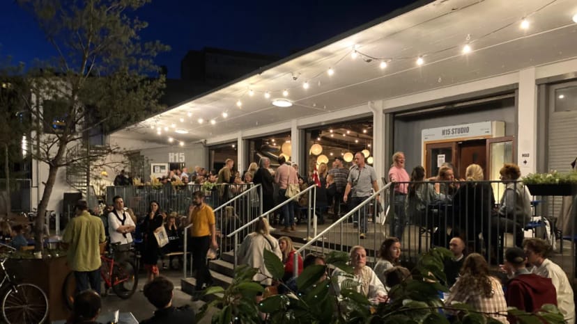 Outdoor event space in H15 Kødbyen, featuring warm string lights for social gatherings.