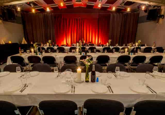 Elegant event setup with white tablecloths in H15 Kødbyen restaurant, perfect for celebrations.
