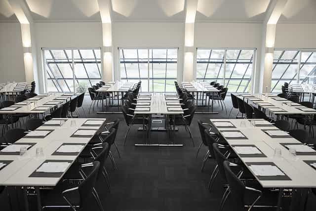 Bøgesalen I + II at Hotel Koldingfjord, modern conference space with natural light.