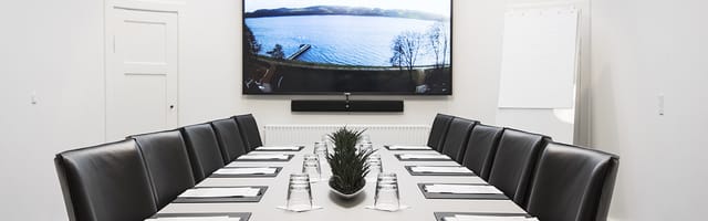 Modern conference room with lakeside view - ideal for meetings and events at Hotel Koldingfjord.
