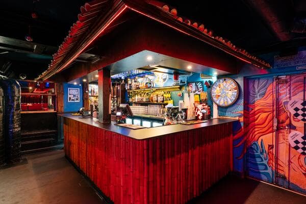 Private Cocktail Lounge Bar & Courtyard