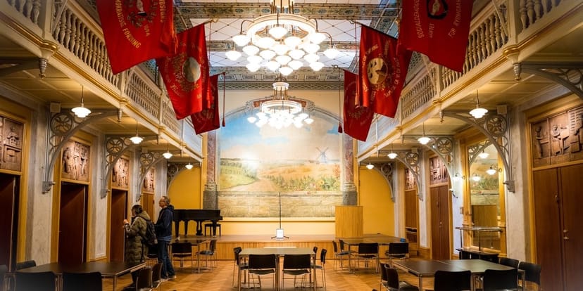Elegant Forhallen venue in Copenhagen, ideal for conferences and banquets.