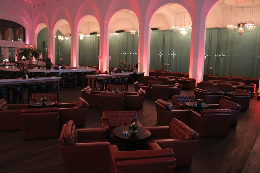 Stylish lounge with leather couches, ideal for corporate events and gatherings.