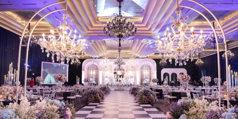 Kempinski Grand Ballroom Jakarta with chandeliers, perfect for upscale weddings and galas.