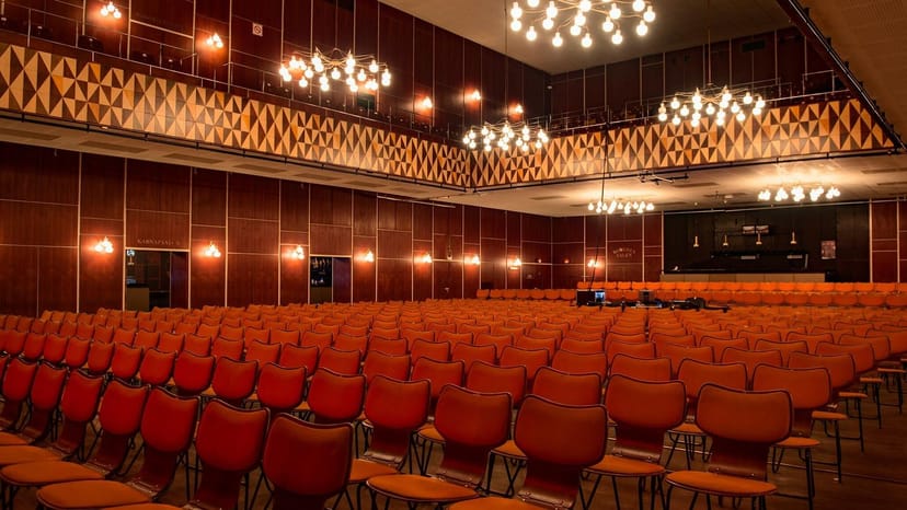 "Lyngsie Salen in VEGA: orange chairs set for conferences and presentations"